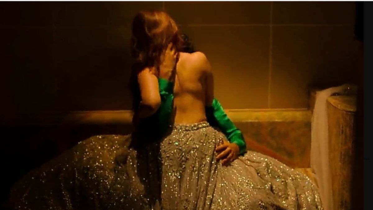 Tamannaah Bhatia Goes Topless